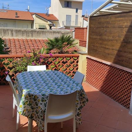 Sea Breeze Apartment Viareggio Exterior photo